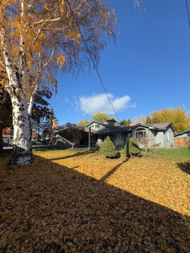 Primary Photo - Spacious 6 Bedroom, 3 Bathroom Home Near CWU