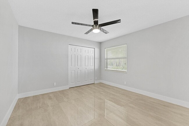 Building Photo - 20094 W Key Dr