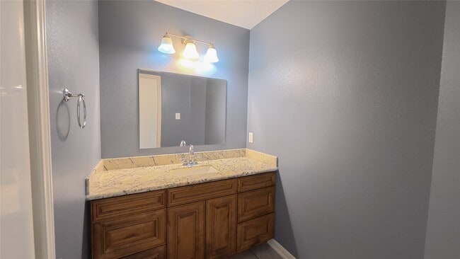 Building Photo - 2843 Oakland Brook St