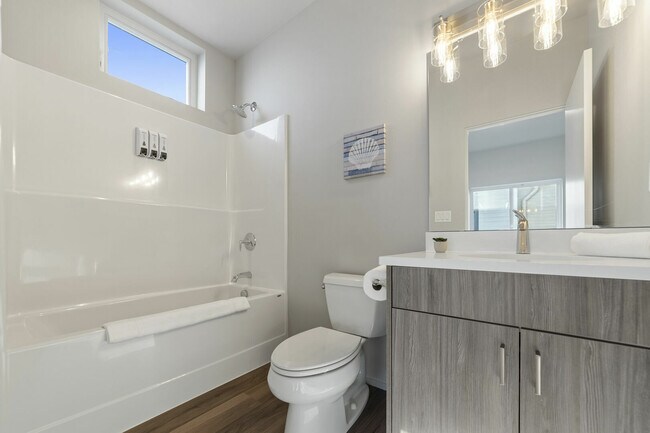 Building Photo - 904 21st St