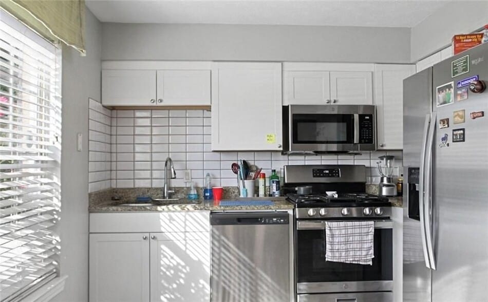 Building Photo - 6980 Roswell Rd