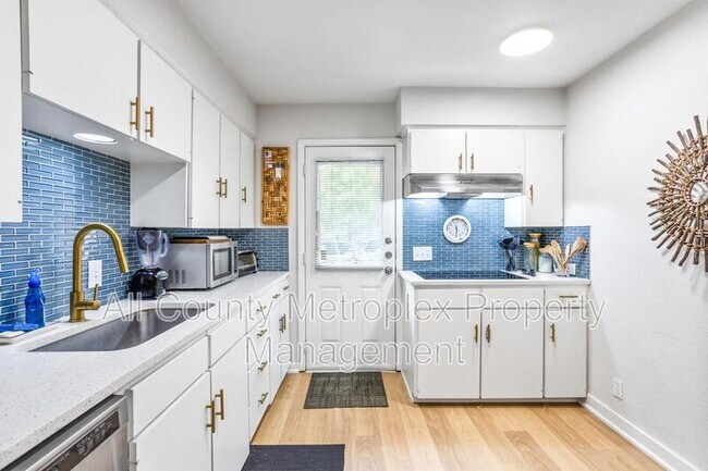 Building Photo - 7924 Royal Ln