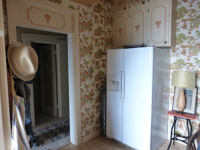 Building Photo - 211 W Highland Dr