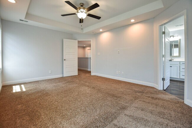 Building Photo - Pet Friendly Four Bedroom!