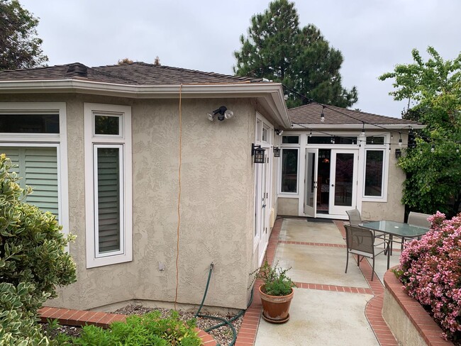 Building Photo - Adorable Remodeled 3 Bedroom home in Point...