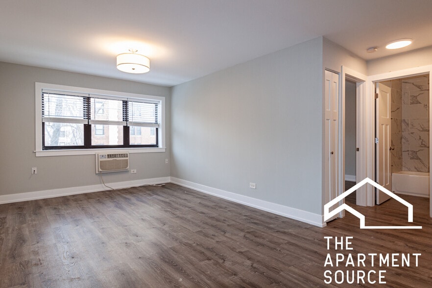 Building Photo - 454 W Barry Ave