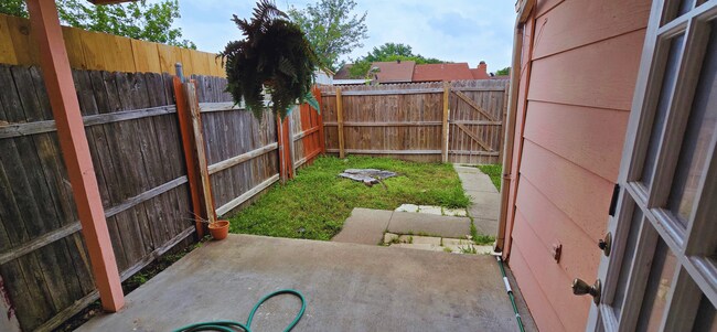 Building Photo - 1522 Butterfield Dr