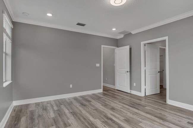 Building Photo - 4340 Veleiros Ave