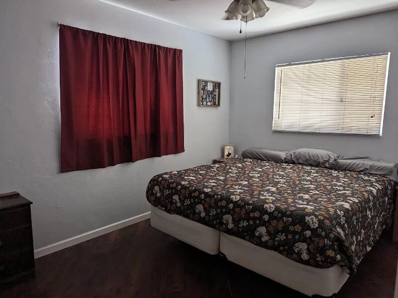 Building Photo - 1634 E 12th St