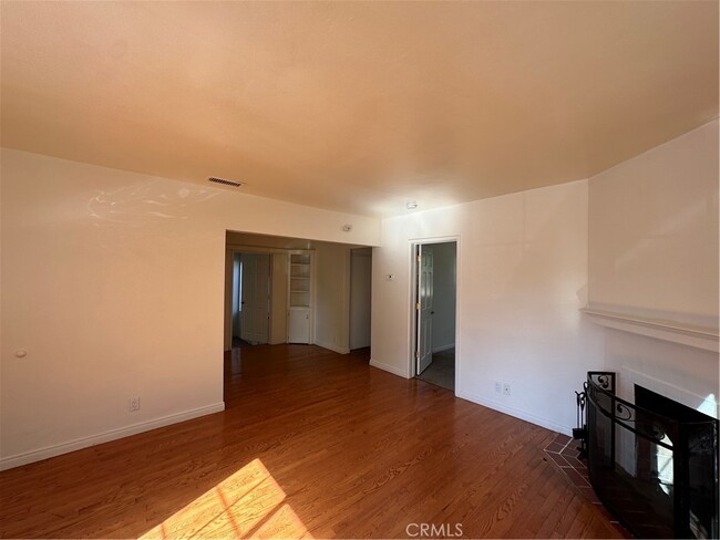 Building Photo - 5016 Kester Ave