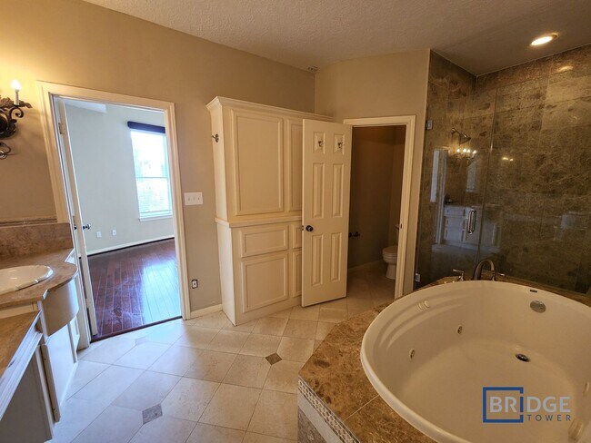 Building Photo - 319 Birdsall St., Houston, TX 77007