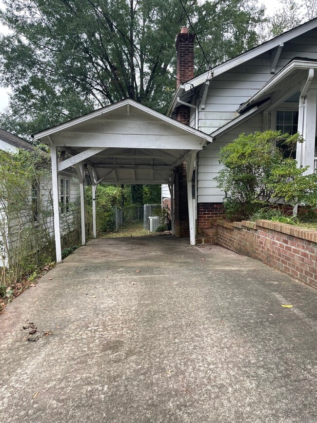 Building Photo - 421 Duke St SW