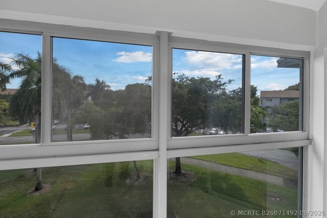 Building Photo - 12600 SW 5th Ct