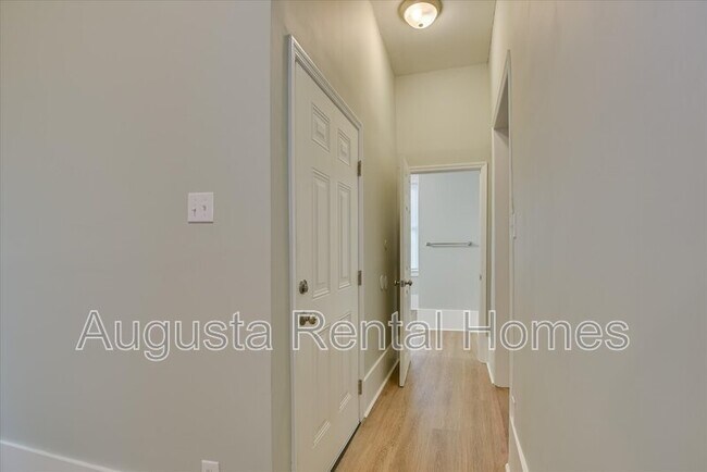 Building Photo - 2349 Wrightsboro Rd