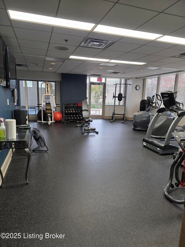 Building Photo - 1 Riverpointe Plaza