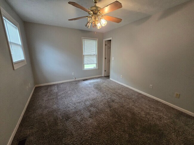 Building Photo - 6520 Applewhite Rd