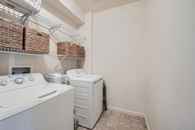 Building Photo - 1 bed 1 bath w/ near DIA! $500 MOVE IN SPECIAL