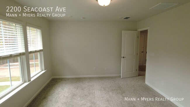 Building Photo - 2200 Seacoast Ave