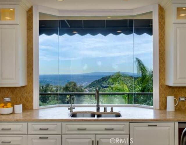 Building Photo - 7218 Mulholland Dr