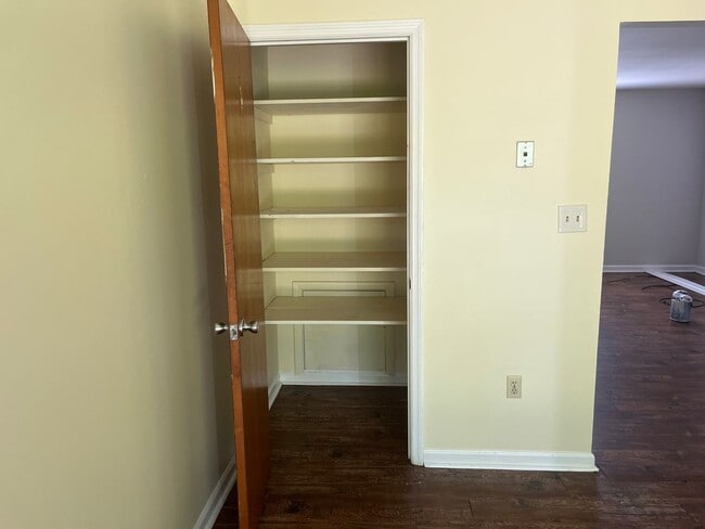 Building Photo - 2 Bed, 1 Bath Condo