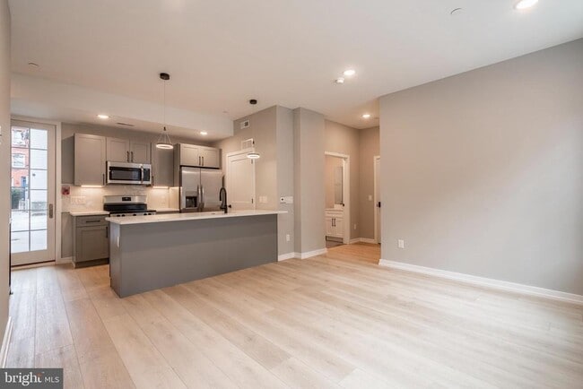 Building Photo - 713 S Mildred St