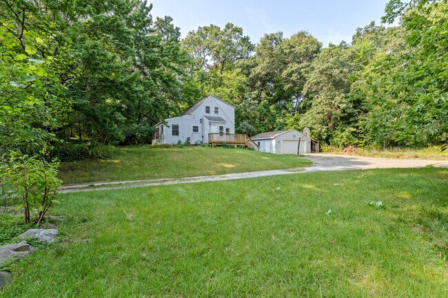 Building Photo - 2539 E Beltline Ave NE