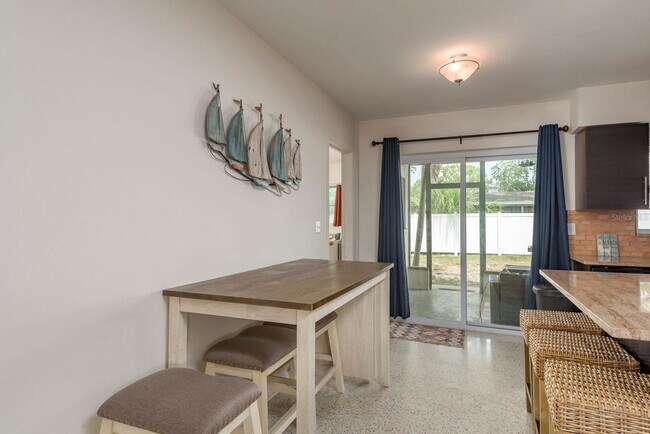 Building Photo - 2153 Pocahontas Dr