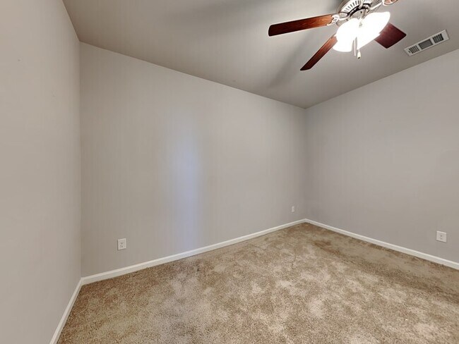 Building Photo - 545 Hazeltine Rd