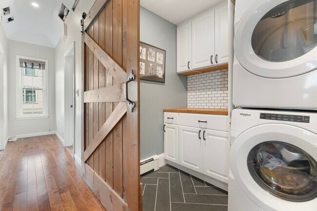 Building Photo - 764 E 3rd St