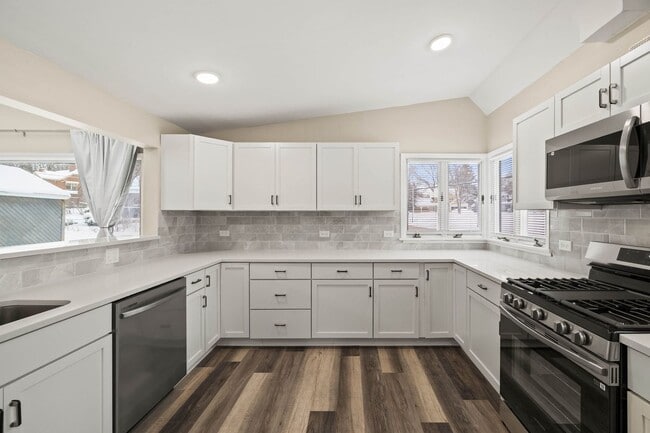 Building Photo - 246 Miller Ave