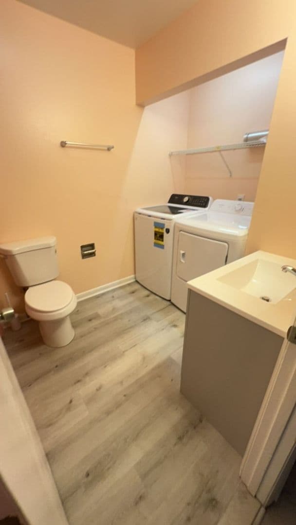 Building Photo - 2BR/2.5BA Townhome