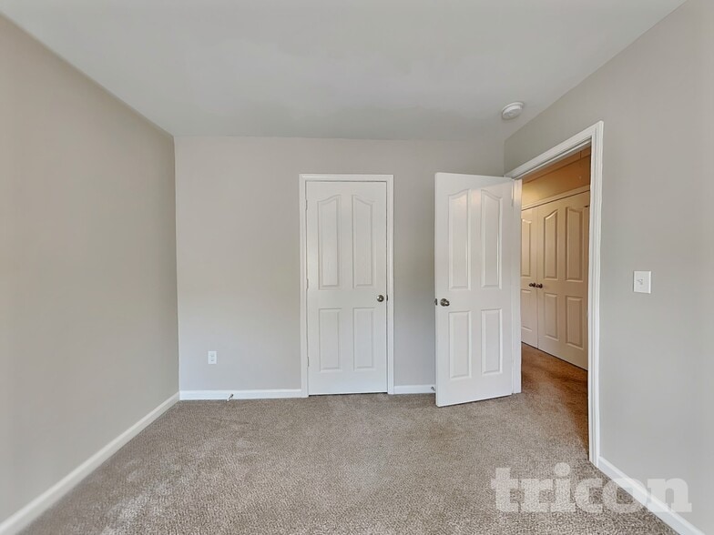 Building Photo - 747 Markham Cir