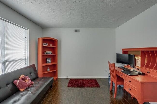 Building Photo - 4201 E Meadow Dr