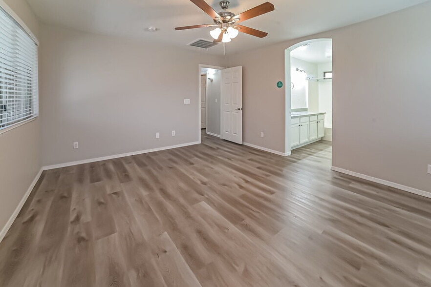 Building Photo - 15337 W Lundberg St