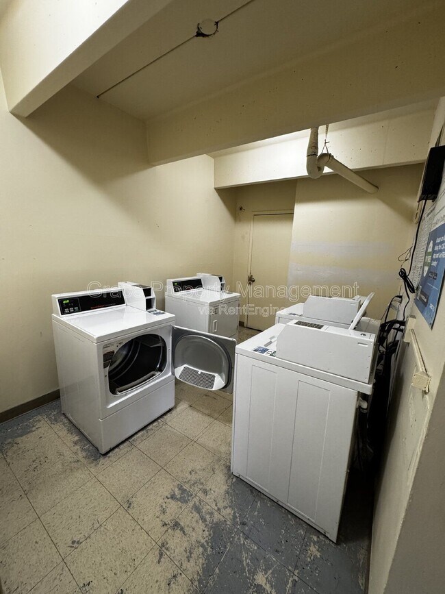 Building Photo - 364 S Ironton St