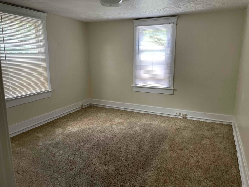 Building Photo - 190 W Miller Ave