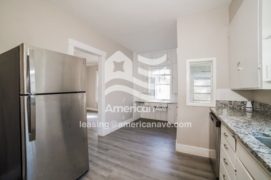 Building Photo - 908 E McClure Ave