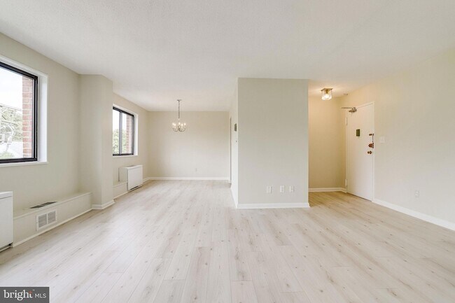 Building Photo - 3515 Washington Blvd