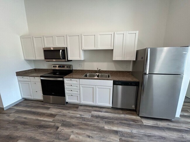Building Photo - One-Bedroom Unit at Block 100