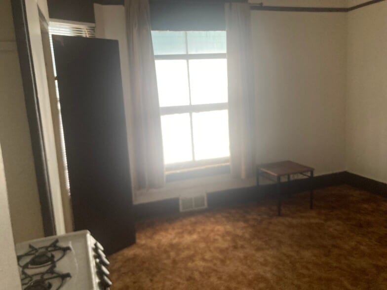 Building Photo - 3431 W Kilbourn Ave