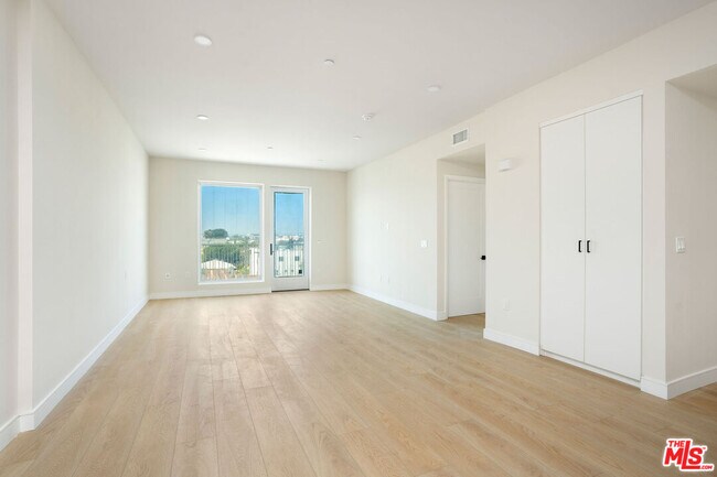 Building Photo - 5320 Cartwright Ave