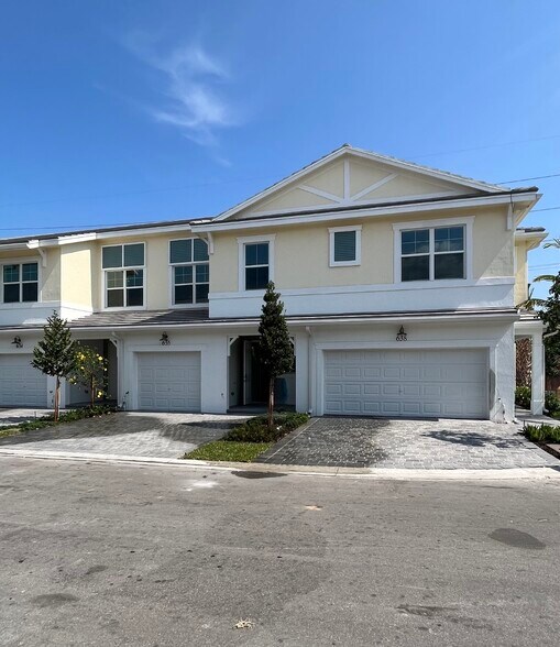 Building Photo - 631 Parsons Way