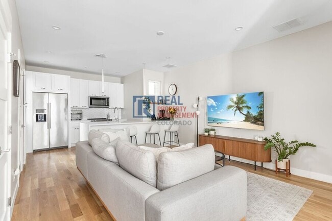 Building Photo - 1262 Yates St