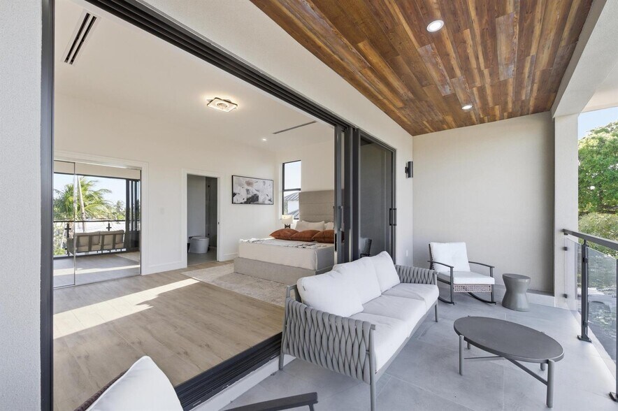 Building Photo - 1308 Avocado Is