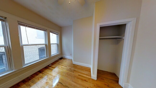 Building Photo - 1712 Summit St