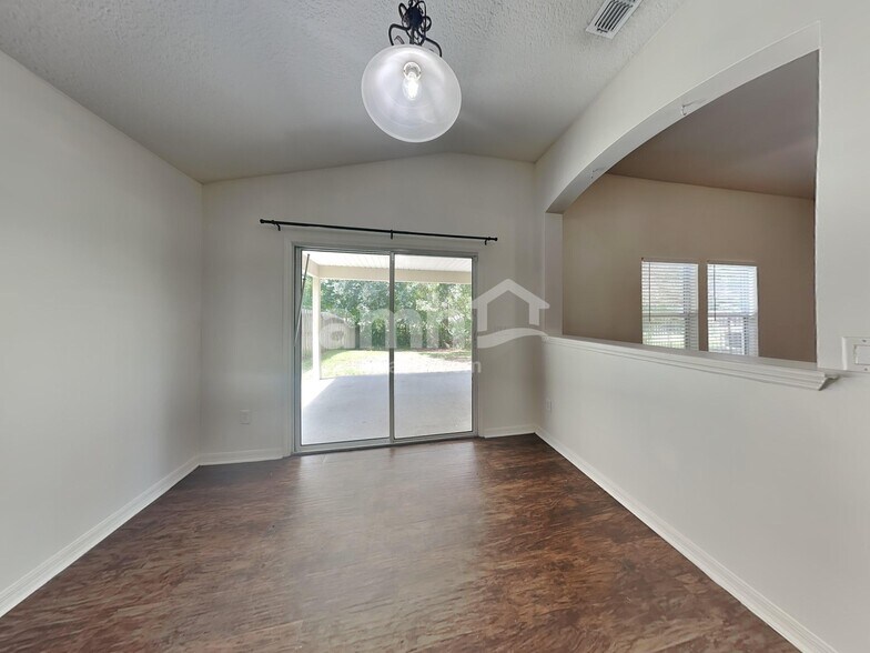 Building Photo - 13895 Devan Lee Dr N