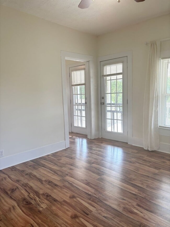 Building Photo - Maryville 37803 - 1 bedroom, 1 bath home  - Contact Jeremy Logan 865-307-2273