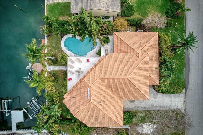 Building Photo - 131 Sands Pt Dr