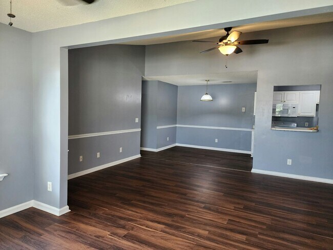 Building Photo - 527 3rd Loop Rd