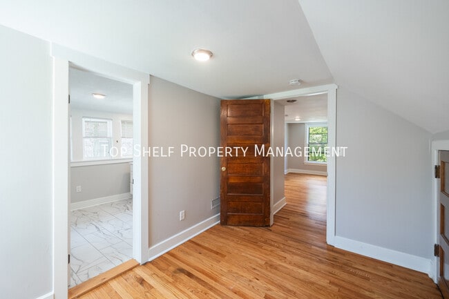 Building Photo - 719 19th St